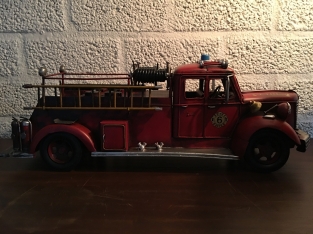 Feuerwehrauto, handgefertigt aus Metall, super schön!